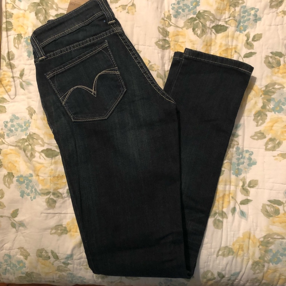 NWT dark wash low rise skinny Levi’s size 27